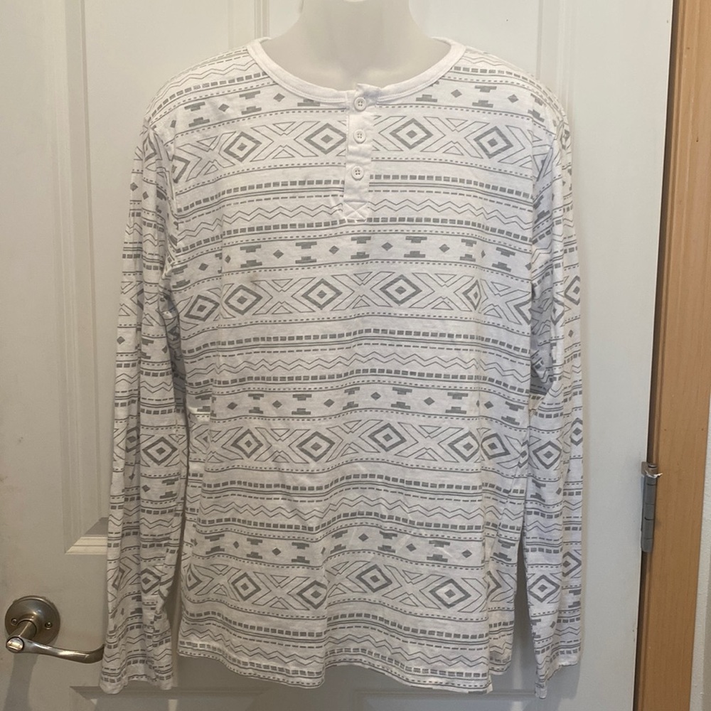Carbon Boys  Youth Long Sleeve Shirt.   Size Large